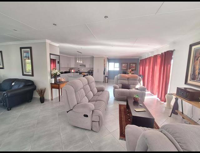 2 BEDROOM HOUSE FOR SALE IN REEBOK